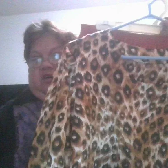 CLOTHING - Picture 2 of 3